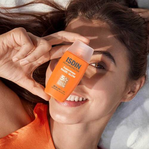 ISDIN Fotoprotector Fusion Water Magic glow LSF 50 - 2